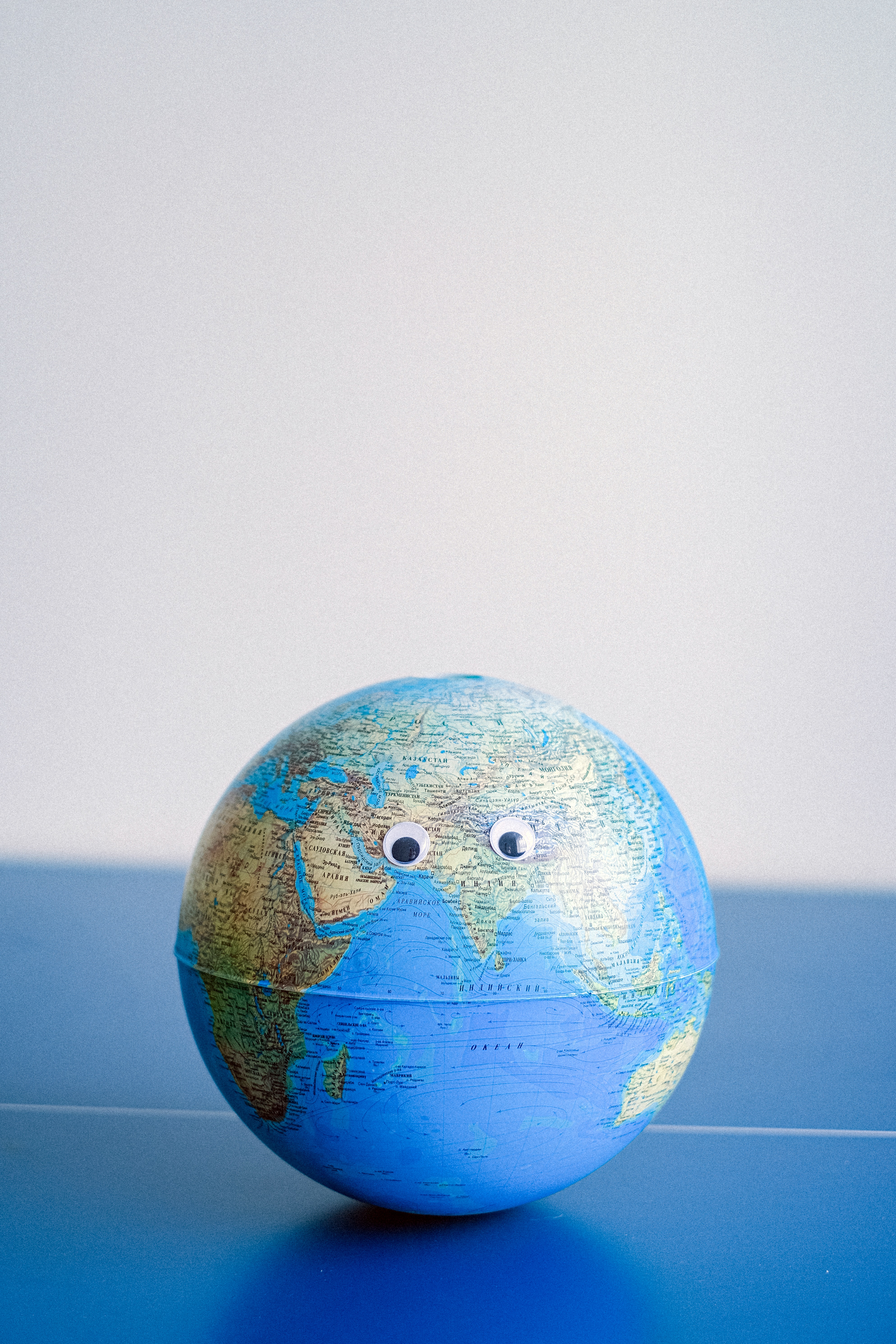globe with eyes
